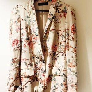 ❤️ Zara Woman Lightweights Jacket in Flora print!!